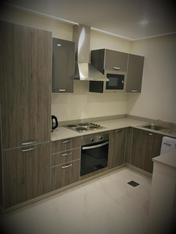 Infinity Juffair Suites Манама Екстериор снимка